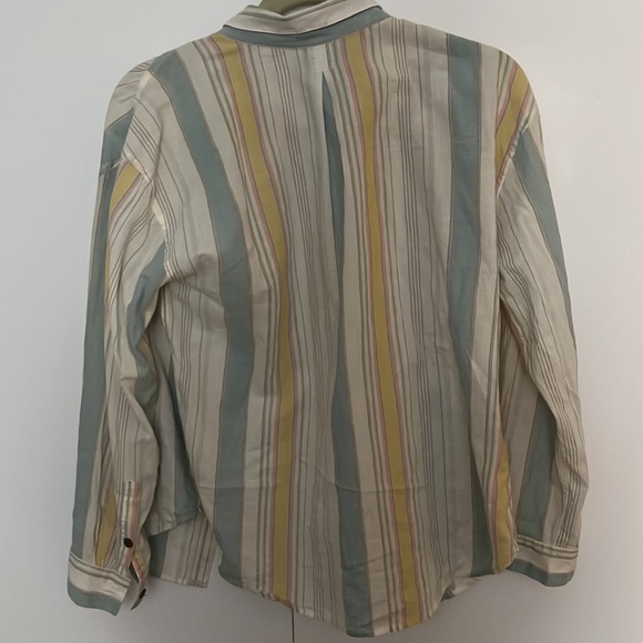 Patagonia lightweight button-down shirt. - Picture 3 of 3